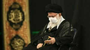 اقامة مراسم العزاء الحسيني ليلة العاشر من محرم بحضور قائد الثورة الاسلامية