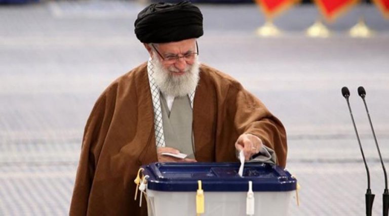 الامام الخامنئي سيدلي بصوته في الانتخابات في الساعة السابعة صباح الغد