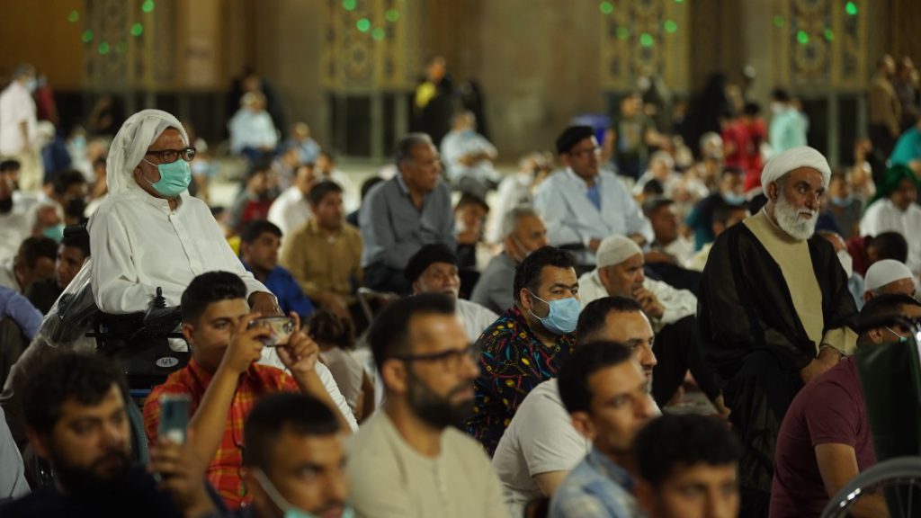 الآف الزوار العرب يشاركون في احتفالات صحن الغدير