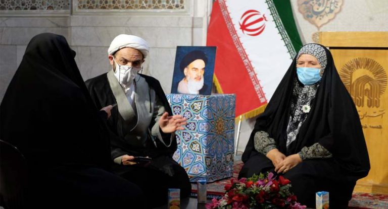 زائرة بوسنية: زيارة الإمام الرضا (ع) تمنح الإنسان طمأنينة القلب والنفس