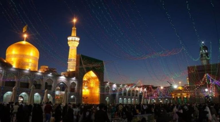 مراسم بهيجة في مرقد "الامام الرضا (ع)" ليلة عيد الغدير