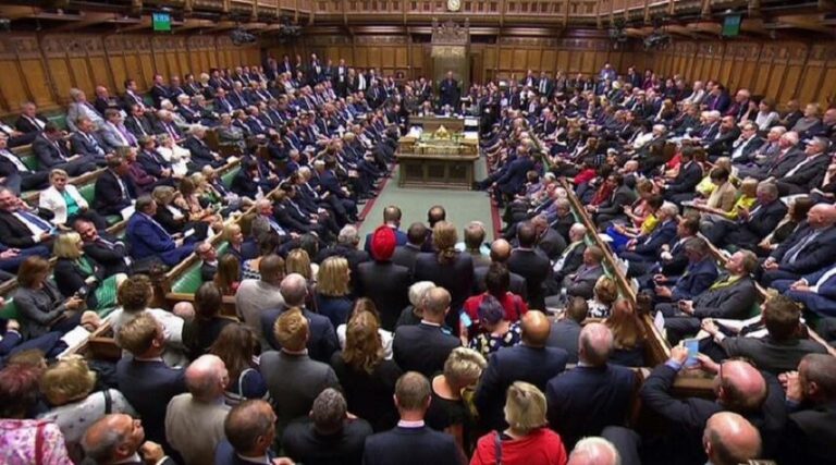 برلمانية بريطانية تطالب بتجريم الإساءة للنبي محمد(ص)