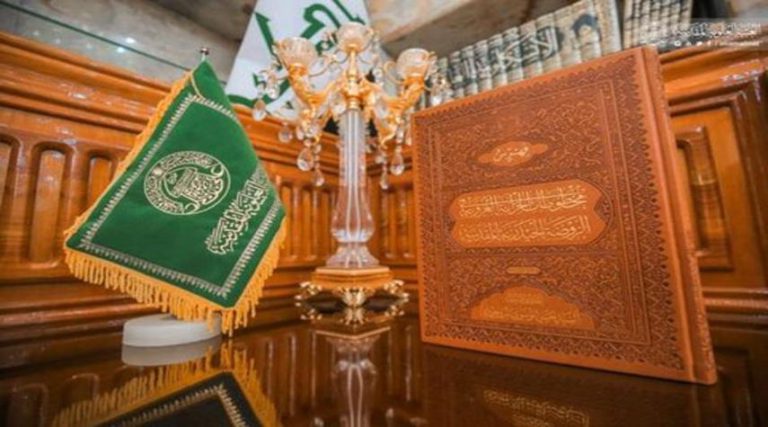 العتبة العلوية تزيح الستار عن نسخة مطبوعة من فهرست مخطوطات الخزانة الغروية