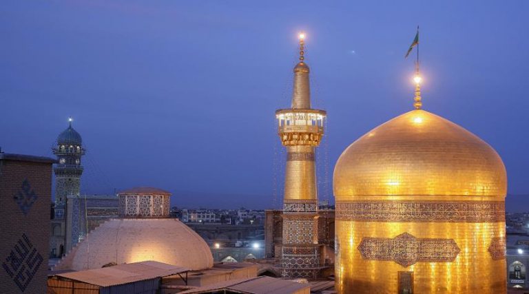 عشية شهر محرم الحرام ... مسح الغبار عن ضريح الإمام الرضا (ع)
