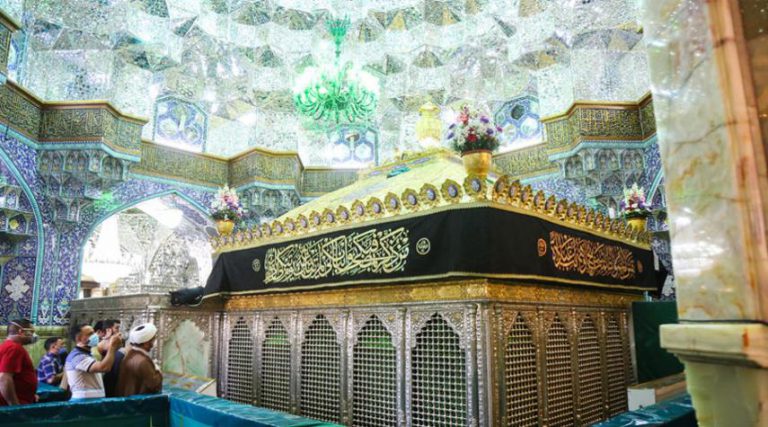 إكساء مرقد السيدة المعصومة (س) بالسواد استقبالا لشهر الأحزان