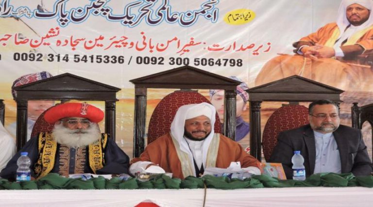 عقدت المستشارية الثقافية الإيرانية في العاصمة الباكستانية إسلام أباد مؤتمراً حول "الإمام الحسين(ع) كمحور للدولة الاسلامية حمل عنوان "الإمام الحسين(ع) وبقاء الدولة الباکستانية" بمناسبة حلول شهر محرم الحرام. وحضر المؤتمر المستشار الثقافي الإیراني لدی باکستان "إحسان خزاعي" بمشارکة حشد من المسئولین والنشطاء والصحفیین الباکستانیین وکوکبة من رجال الدین من المذهبين . وحضر المؤتمر رئیس جمعیة الخمسة النزهاء "عظمت الله سلطان"، وأمین عام مجلس العلماء الشیعة في باکستان العلامة "عارف واحدي"، ورجل الدین الصوفي البارز "سرکار جي"، والصحفی "محد شبیر"، ورئيس اللجنة الاجتماعية والسلام "محمد أشرف أعوان"، ومؤسس لجنة الأمن والاتحاد ووحدة المسلمين الباكستانية "حافظ محمد اقبال رضوي"، وکوکبة أخری من أبرز وجهاء المجتمع الباکستاني. وتحدث في المؤتمر خزاعي مشیراً إلی عبارة "انَّ لِقَتْلِ الْحُسَیْنِ علیه السّلام حَرارَةً فى قُلُوبِ الْمُؤمنینَ لا تَبْرُدُ اَبَداً" قائلاً: إن سید الشهداء من محاور توحید المسلمین والتقریب بین المذاهب الإسلامیة لأنه شخصیة متفق علیها بین المسلمین . وقال إن تنظیم هذا المؤتمر دلیل علی أن المسلمین جمیعاً یجتمعون حول الحسین عليه السلام وإنه لا يخص اتباع اهل البيت وحدهم ، إنما يخص أهل السنة أیضاً وبالتالي فإن الحسین يخص جميع المسلمين . وفي ختام المؤتمر صلى المشاركون من أجل تقدم باكستان وتنميتها، وتحقيق الوحدة الاسلامية، وتحرير الأمة الإسلامية من القهر والفتنة، وخلق التضامن والوحدة بين المذاهب الإسلامية.