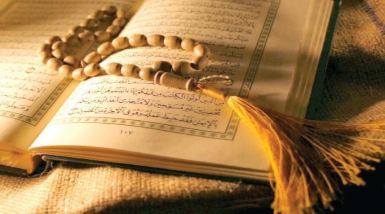 ما هي العلاقة بين الإيمان بالله ومساعدة المعوزين والفقراء؟