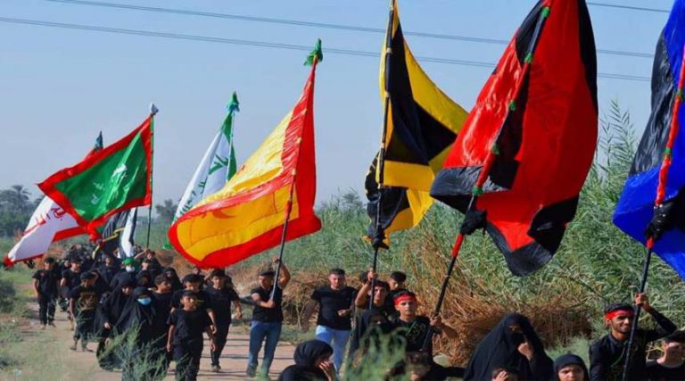 زوار الأربعين يواصلون مسيرتهم الولائية بمهج ملؤها حب الحسين