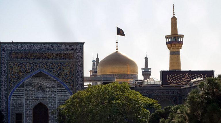 العتبة الرضوية تقيم ندوة فكرية لبحث سبل ارتقاء التعامل مع الزوار