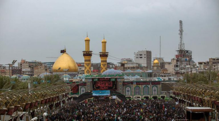 أعلنَ رئيسُ قسم الشعائر والمواكب والهيئات الحسينيّة في العراق والعالم الإسلاميّ، التابع للعتبتَيْن المقدّستَيْن الحسينيّة والعبّاسية الحاج رياض نعمة السلمان، أنّ عدد المواكب الحسينيّة المشارِكة في زيارة أربعينيّة الإمام الحسين(ع) لهذا العام، بلغ (12.400) موكبٍ من ضمنها (59) موكباً عربيّاً وأجنبيّاً، ضمن الحدود الإداريّة لمحافظة كربلاء والمسجَّلة في بيانات القسم. وأضاف السلمان: "المواكب كانت على ثلاثة أصنافٍ، خدميّة تقوم بمهامّ خدمة الزائرين من خلال تقديم الأطعمة والأشربة، وتوفير أماكن الإيواء والمبيت وغيرها من الأمور الخدميّة، وتكون منتشرة على جميع الطرق المؤدّية لمدينة كربلاء المقدّسة التي يسلكها الزائرون، والصنف الآخر اشترك في مراسيم عزائيّة يقوم بنشاطات إقامة مراسيم العزاء الحسينيّ (مواكب عزاء لطم وزنجيل)، والثالث جمع بين الصنفَيْن (عزائيّ خدميّ)". واوضح : "القسم قام بتوثيق هذه المواكب مسبقاً ووضع خطّة عملٍ خاصّة بها، سبقها عقدُ جملةٍ من الاجتماعات قبل بدء موسم الأربعين مع وكلاء وكفلاء هذه المواكب، من أجل الخروج بأفضل النتائج وبما يتلاءم وقدسيّة الزيارة ومكانتها، والعمل على تذليل جميع العقبات".