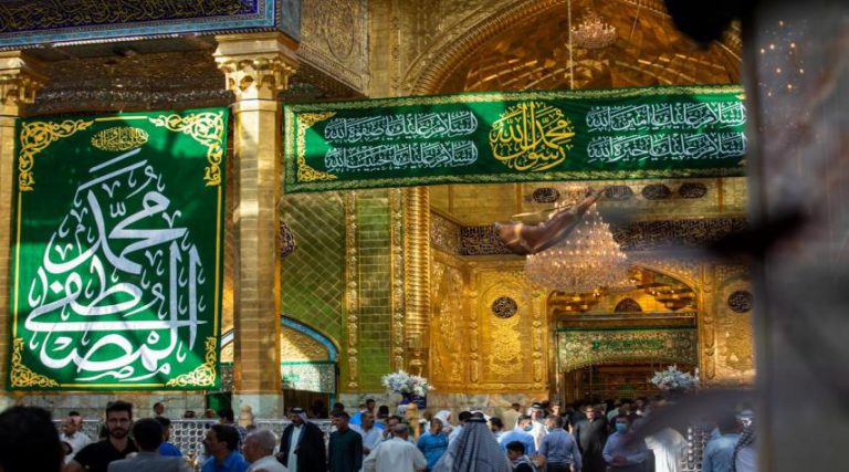 العتبةُ العبّاسية تستقبل ذكرى ولادة الصادقين بمظاهر الفرح والزينة