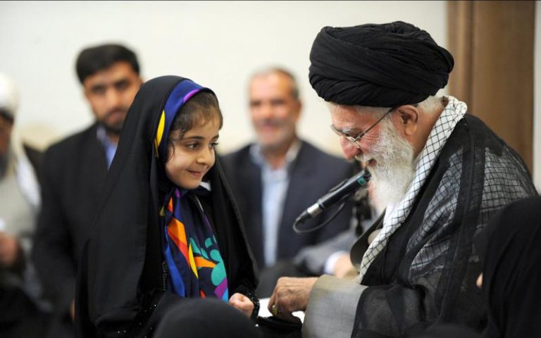 بماذا أجاب الإمام الخامنئي الطفلة التي راسلته؟