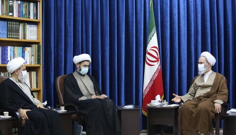رئيس ممثلية قائد الثورة الإسلامية في الجامعات الإيرانية يلتقي بآية الله الأعرافي بقم المقدسة
