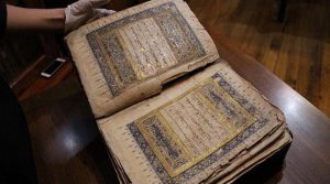 نسخة فريدة من القرآن تعرض بمكتبة "سيواس" للمخطوطات في تركيا