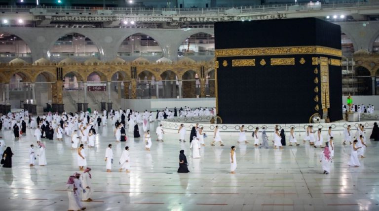 السعودية تسمح بقدوم المعتمرين عبر جميع المنافذ باستثناء واحد