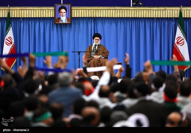 الامام الخامنئي (دام ظله ) ضرورة العناية بالشباب وتوجيههم