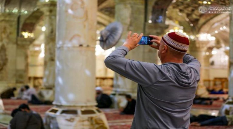 وفد سياحي روسي يبدي اهتمامه بالمعالم التاريخية والأثرية في رحاب مرقد أمير المؤمنين (ع)