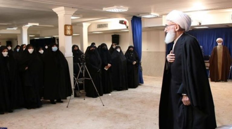 المرجع الديني نوري همداني: على النسوة الترويج للثقافة الفاطمية