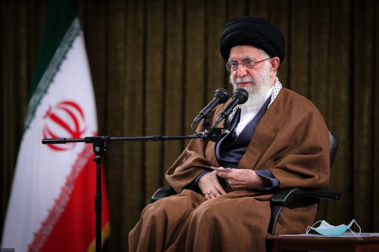 الإمام الخامنئي في لقاء مع عدد من المُنتجين ومسؤولي الاقصاد