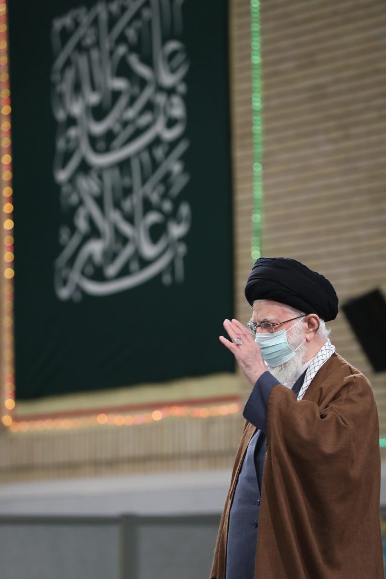قائد الثورة يؤكد على الالتزام بالتوصيات الصحية والتطعيم بلقاح كورونا