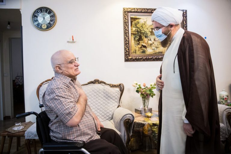 إرسال ممثلين عن قائد الثورة الإسلامية لتكريم الجرحى بمناسبة يوم الجريح