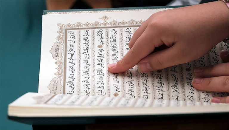 العتبة الرضوية تنظم دورات قرآنية خلال شهر رمضان