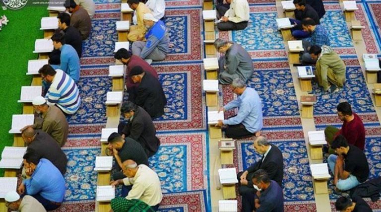 العتبة العلوية تفتتح برامجها القرآنية الرمضانية بختمة قرآنية فجرية