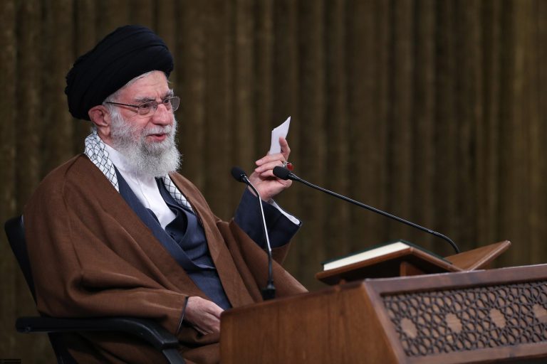 الإمام الخامنئي في كلمةٍ في محفل الأنس بالقرآن الكريم