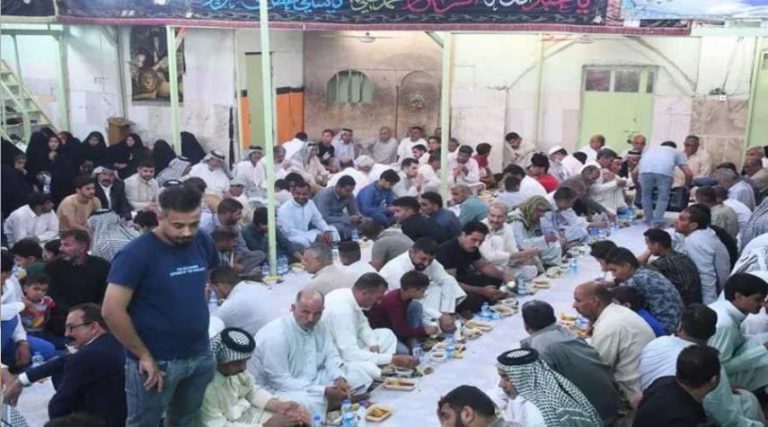 مواكب الخدمة الحسينية تنشر موائدها الرمضانية لإفطار الزائرين