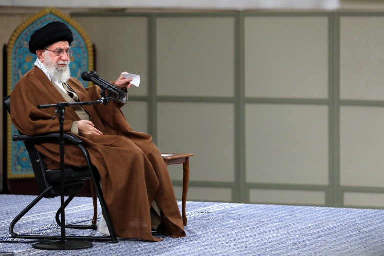 الإمام الخامنئي في لقاء مع المعلّمين