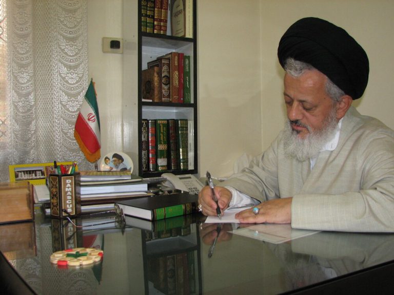 ممثل الإمام الخامنئي یعزي برحيل السيد فاطمي نيا