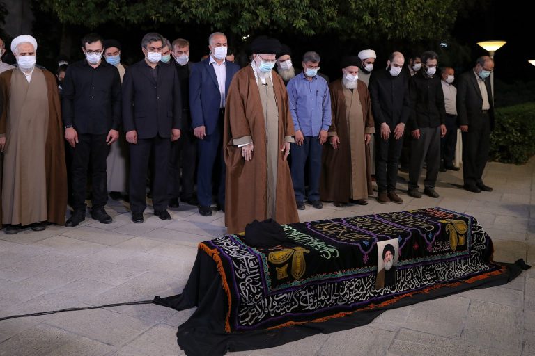 إقامة الصلاة على جثمان حجة الإسلام السيد عبد الله فاطمي نيا
