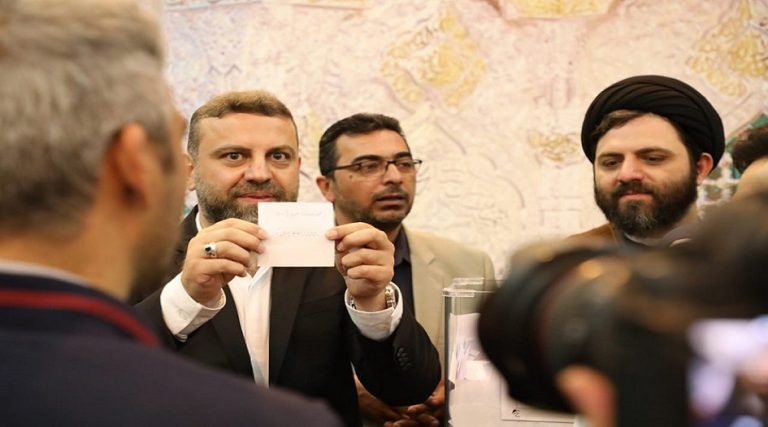 تكريم جناح العتبة الحسينية في حفل ختام معرض طهران للقرآن الكريم