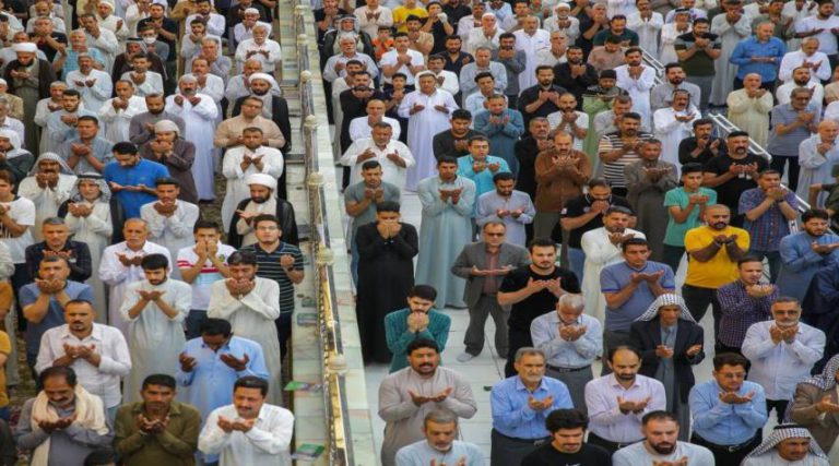 صلاة العيد في العتبة العلوية بالنجف الاشرف