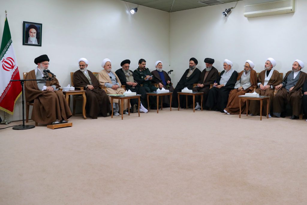 الإمام الخامنئي في لقاء مع هيئة الإحياء لذكرى الشّهداء من علماء الدين: