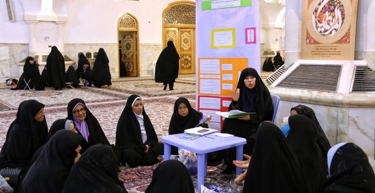 العتبة الرضوية تنظم محاضرات "مرآة الحشمة"