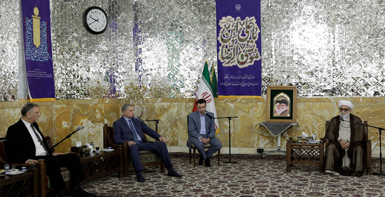 وزیر الداخلیة العراقي يزور العتبة الرضوية المقدسة