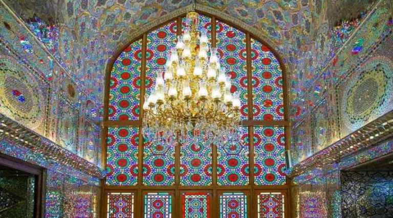 مرقد "شاه‎جراغ".. الروحانية والجمال الزاهي