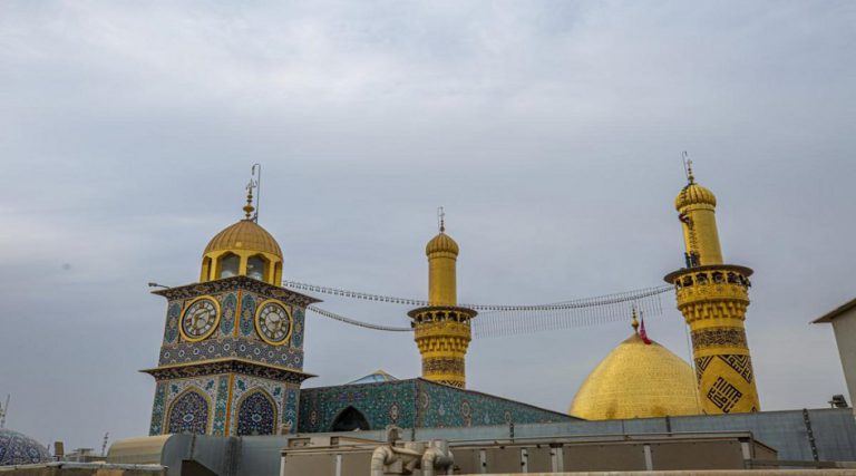 العتبة العباسية تباشر بأعمال جلي وتنظيف منائر مرقد أبي الفضل العبّاس (عليه السلام)