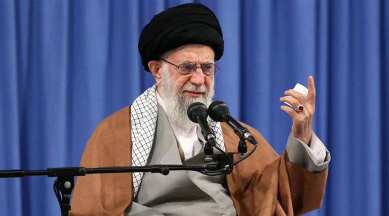 قائد الثورة يؤكد على تطوير الصناعات والشركات المبدعة