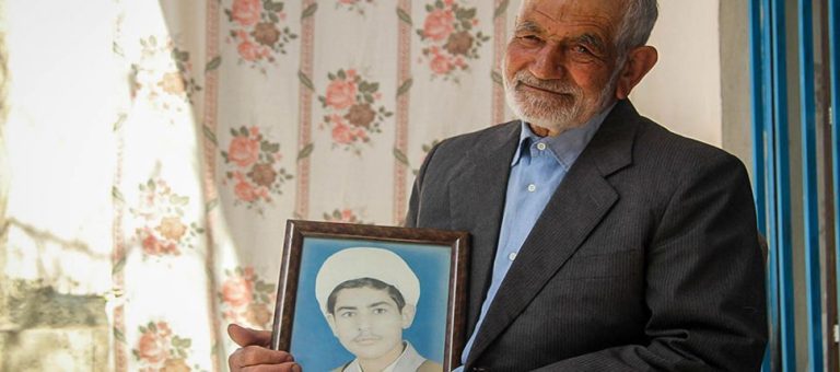 الامام الخامنئي (دام ظله)عرّفوا الشباب سيرةَ الشهداء