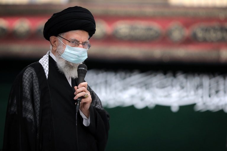 الإمام الخامنئي في مراسم العزاء في أربعين الإمام الحسين (ع)