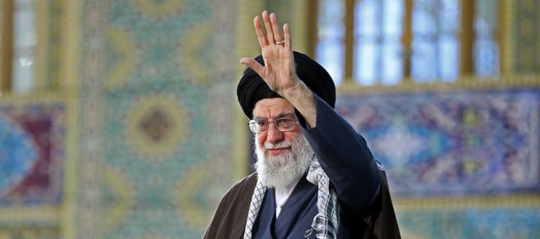 مع الخامنئي: الجمال والكمال..فطرة الشباب