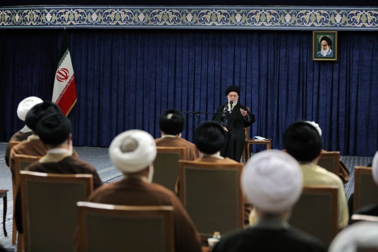 الإمام الخامنئي في لقاء مع أعضاء (مجلس خبراء القيادة)