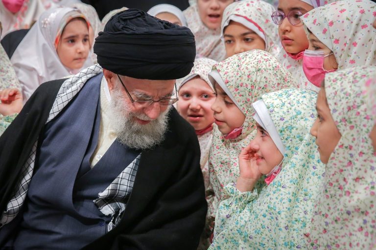 كلمة الإمام الخامنئي خلال مراسم «حفل التكليف» لجمع من الفتيات