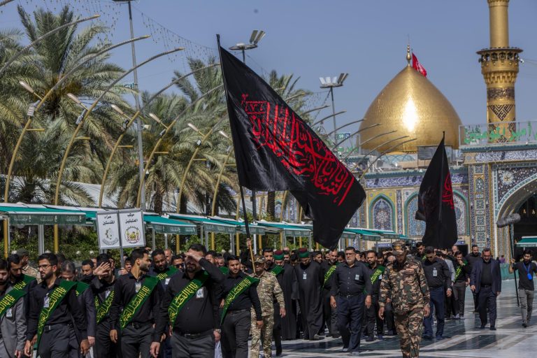 خَدَمة العتبتَينِ المقدّستَينِ يحيون ذكرى هدم قبور أئمّة البقيع (عليهم السلام)
