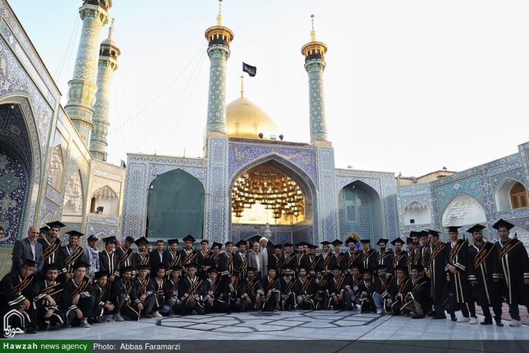 بالصور ... حفل تخرج طلاب الجامعات الحكومية في إيران في حرم السيدة فاطمة المعصومة عليها السلام بقم المقدسة