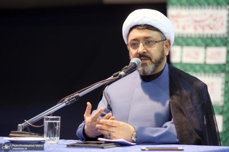 تأسي نهضة الإمام الخميني (قده) بسلوك الإمام الحسين عليه السلام