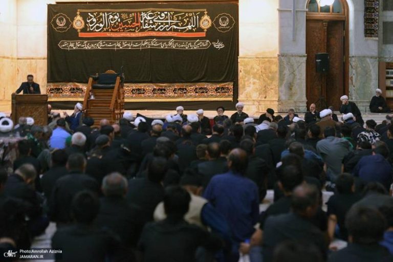 إقامة مراسم عزاء (شام غريبان)، في حرم الإمام الخميني (قده)