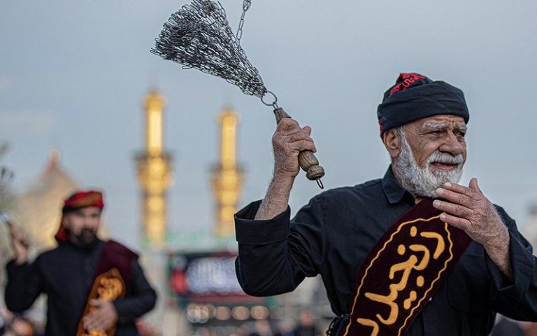 بالصور/ مرقد الإمام الحسين (ع) يستقبل مواكب العزاء في ذكرى استشهاد السيدة فاطمة الزهراء (ع)